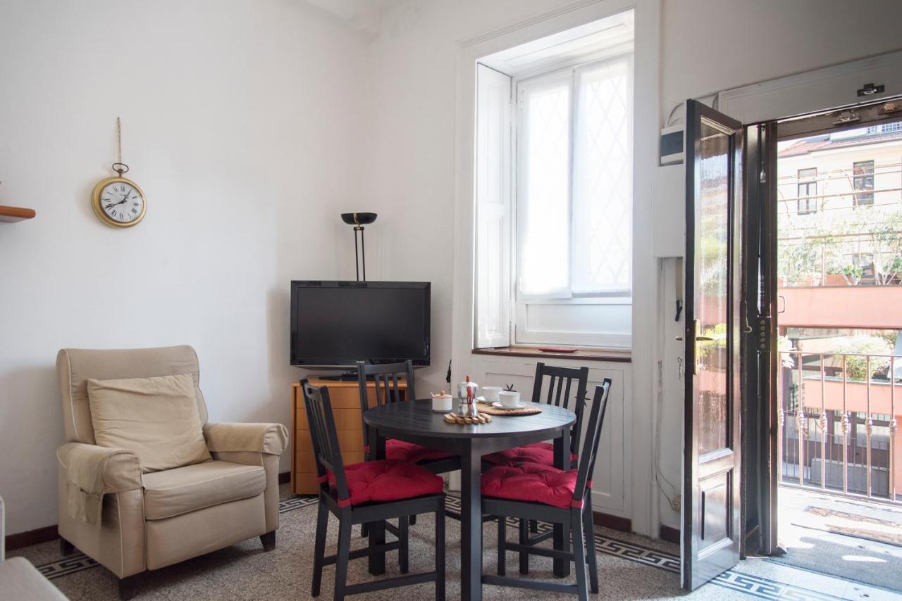 Peaceful Court Apartment In Shopping District Милан Экстерьер фото