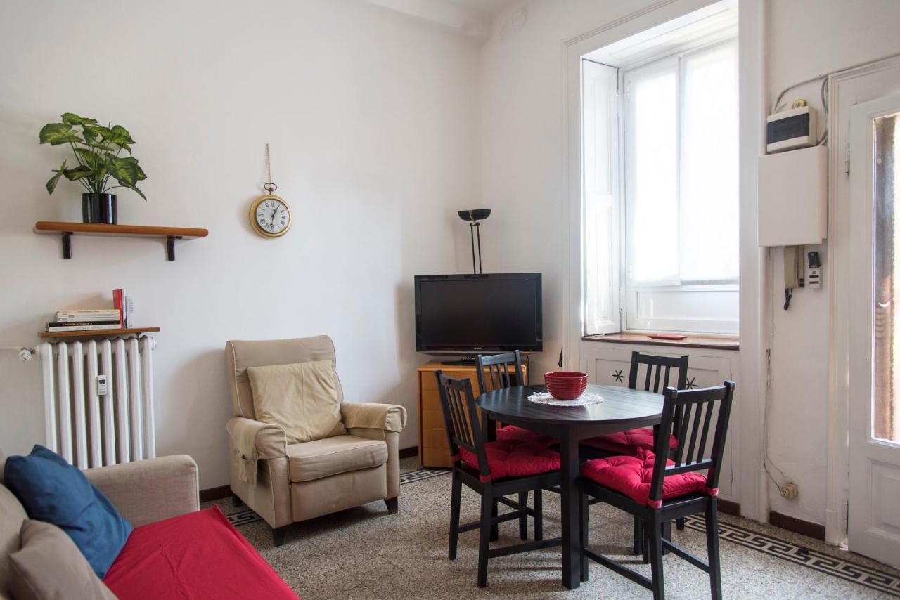 Peaceful Court Apartment In Shopping District Милан Экстерьер фото