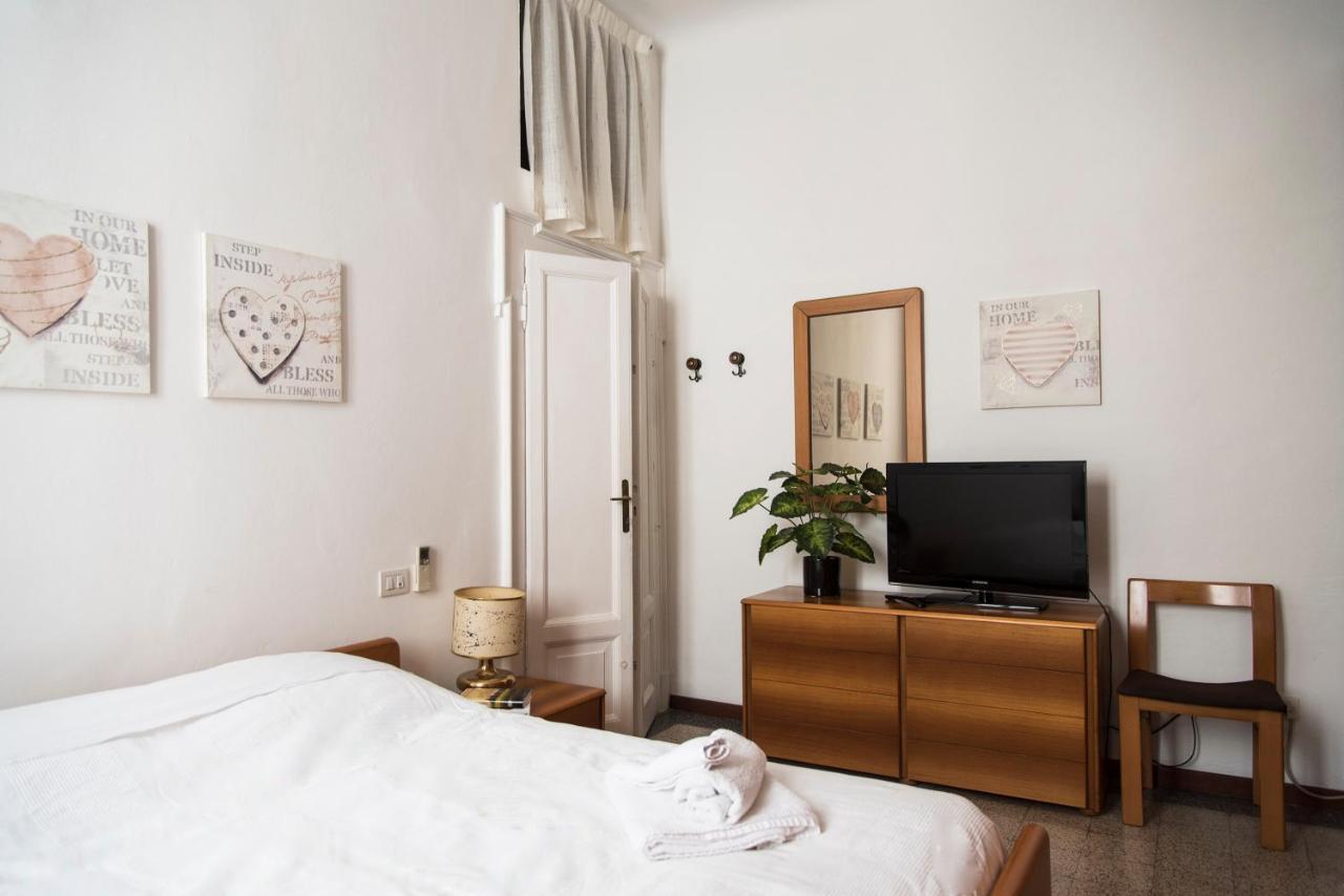 Peaceful Court Apartment In Shopping District Милан Экстерьер фото